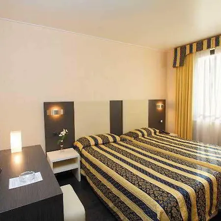 Le Forum Hotel 3*